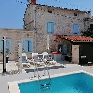 Ferienhaus Holiday Home Peruski, Peruški